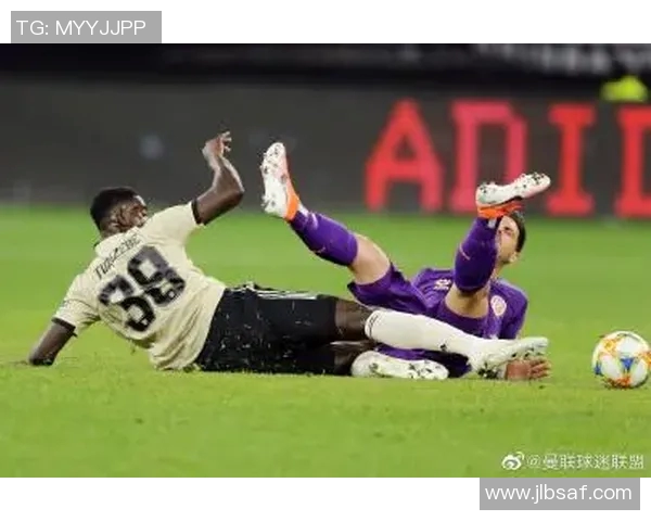 珀斯光荣与曼联激战成焦点比赛比分揭晓精彩瞬间回顾